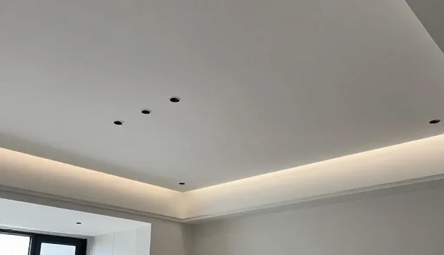 如何确保材料性能匹配实际施工需求？